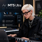 Musicien au clavier portant les lunettes MT5 Ultra avec présentation des fonctions audio